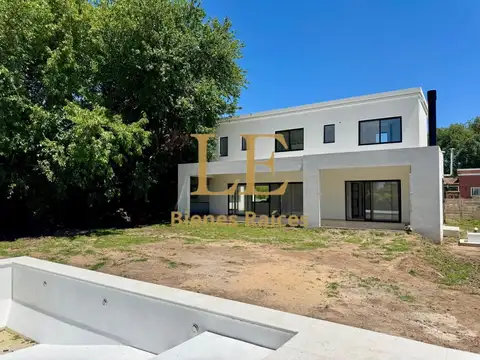 Casa 4 ambientes con 3 baños