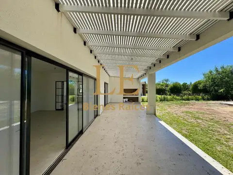 Casa en Venta en San Matias, USD 369.000