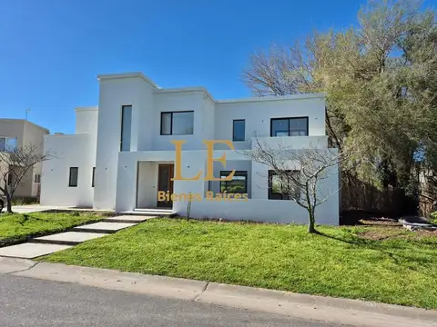 Casa en Venta con 5 cocheras