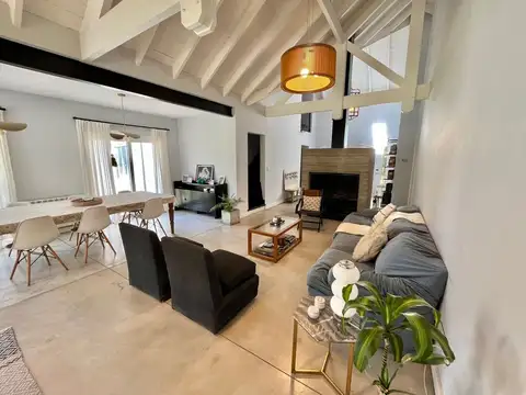 Casa Venta 3 dormitorios lote central en El Carmel