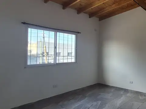 Depto Tipo Casa en Alquiler en Caseros, $ 480.000