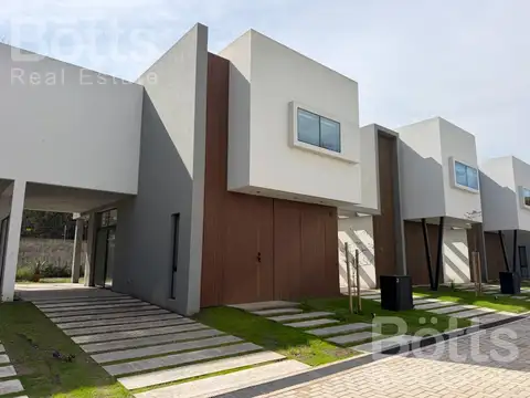 Casa en Barrio Parque Leloir - Complejo Constancia