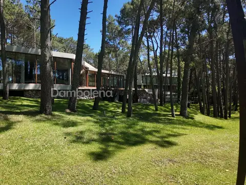 Casa en Venta en Carilo, USD 2.400.000
