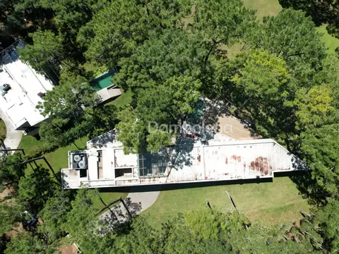 Casa en Venta con 4 cocheras