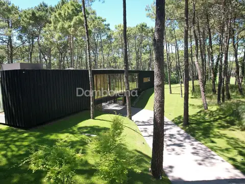 Casa 6 ambientes con 7 baños