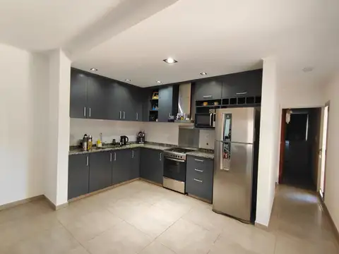 Casa 2 ambientes con 1 baño