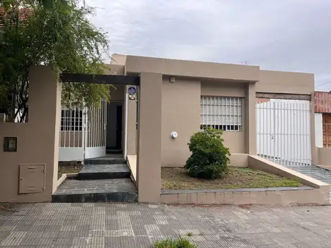 VENTA CASA LOMAS DE SAN MARTIN CBA 3 DORMITORIOS 