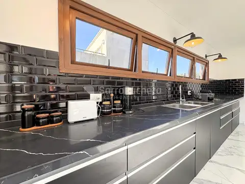 Casa en Venta en Moreno, USD 425.000