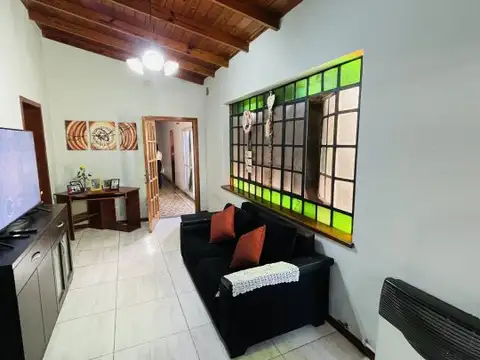 Casa en Venta 3 Dormitorios, Cochera y pileta en Barrio Belgrano
