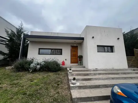 VENTA CASA 4 AMBIENTES EN SANTA ELENA
