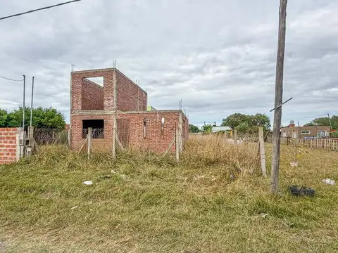 VENTA CASA 4 AMBIENTES SANTA ELENA A TERMINAR