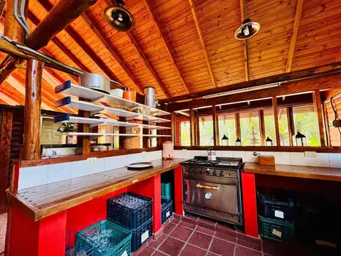OPORTUNIDAD ,Casa +Salón de fiestas en venta "Las Casuarinas " 216 y 506