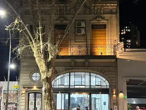 Inmueble en alquiler en doble altura, excelente estado. Estilo único!