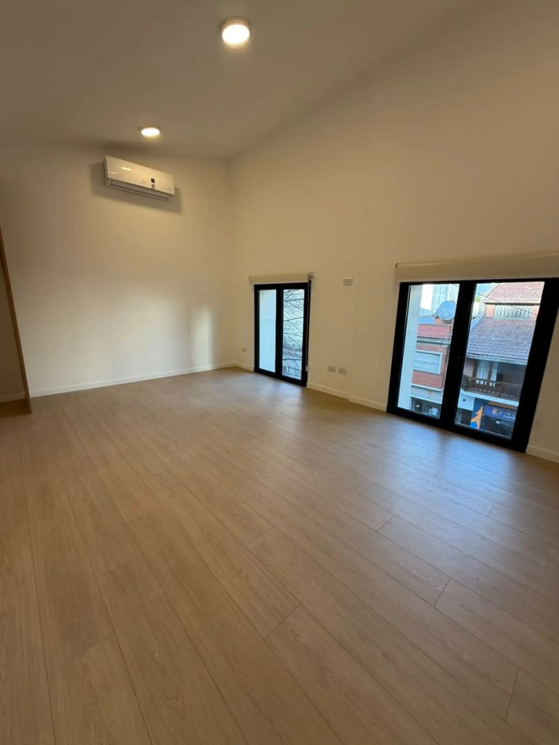 ALQUILER 3 AMBIENTES RECICLADO A NUEVO EN ESPAÑA Y RIVADAVIA