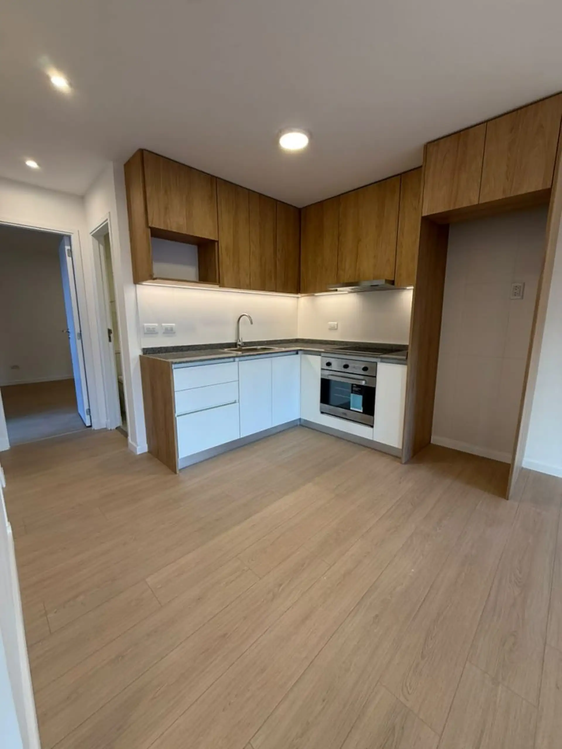 ALQUILER 3 AMBIENTES RECICLADO A NUEVO EN ESPAÑA Y RIVADAVIA