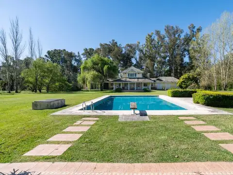 CASA EN VENTA EN CAMPOS DE ROCA, ZONA CHACRA