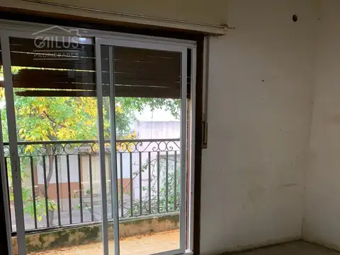 Casa 6 ambientes con 1 baño