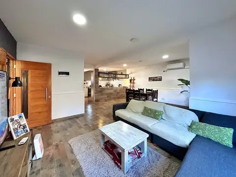 Casa 4 ambientes con 2 baños