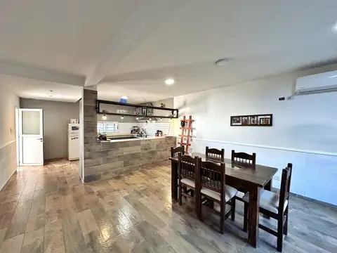 Casa en Alquiler con 3 cocheras