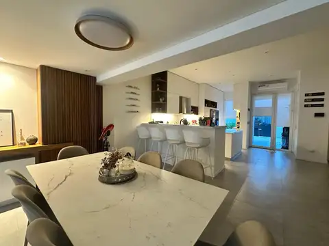 Casa a la venta en Acassuso Reciclada por completo