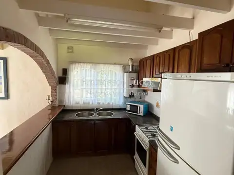 Casa 4 ambientes con 2 baños