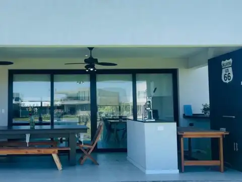 Casa 6 ambientes con 3 baños