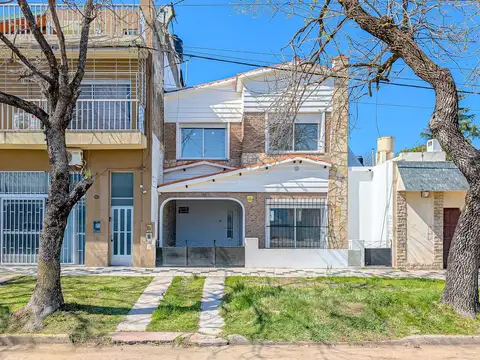 Venta - Casa - 4 dormitorios -   Rosario