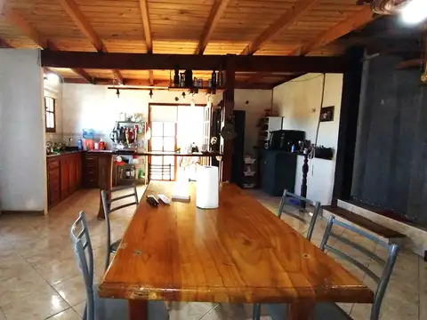 Casa 6 ambientes con 2 baños