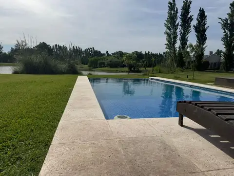 Casa en Alquiler Temporal con 4 cocheras