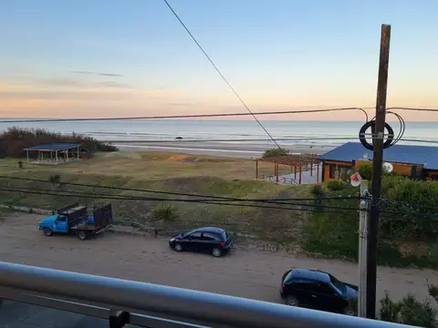 Departamento en venta de 2 dormitorios c/ cochera en Costa Azul