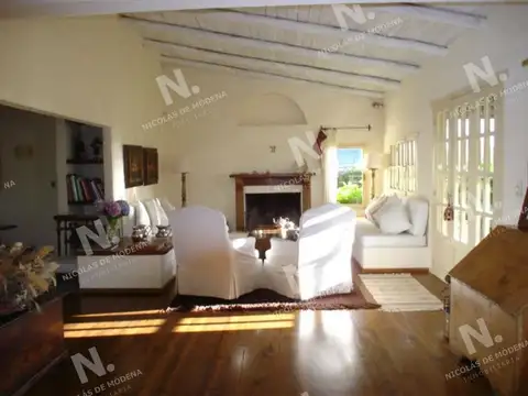 Un casco  de estancia en el corazón de José Ignacio. Campestre chic..