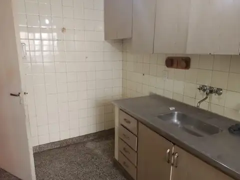 Departamento 2 Amb. en venta - A refaccionar/ reciclar