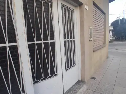 Deposito o Local en Esquina