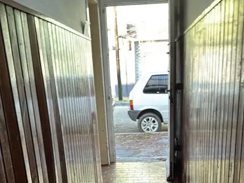 CASA 4 AMBIENTES + DEPTO 2 AMBIENTES