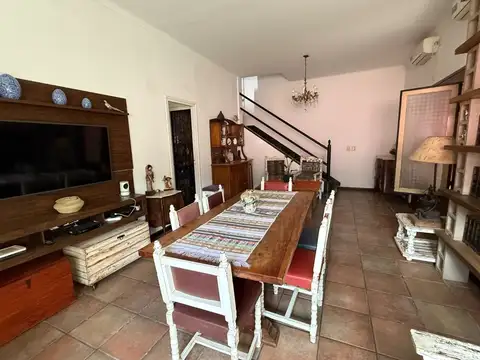 Casa 6 ambientes con 4 baños