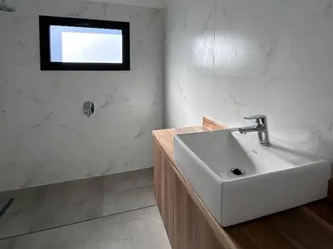Casa en Venta con 4 cocheras