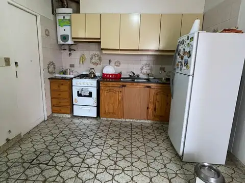 Departamento de 3 ambientes con patio y cochera cubierta - Sarandí