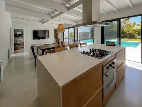 Casa 4 ambientes con 3 baños