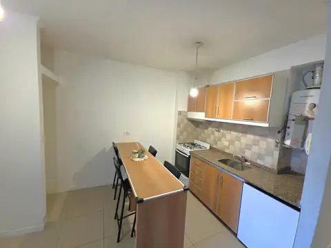 Monoambiente Funcional Dividido y con Balcón - Ideal Vivienda o Consultorio.