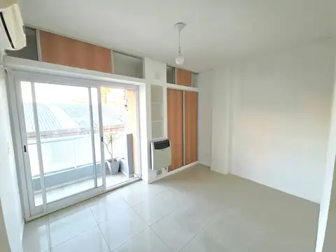 Avenida Hipólito Yrigoyen 3800, Piso 3
