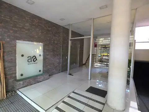 Monoambiente Funcional Dividido y con Balcón - Ideal Vivienda o Consultorio.