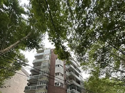 DR. PENNA 700, Piso 2