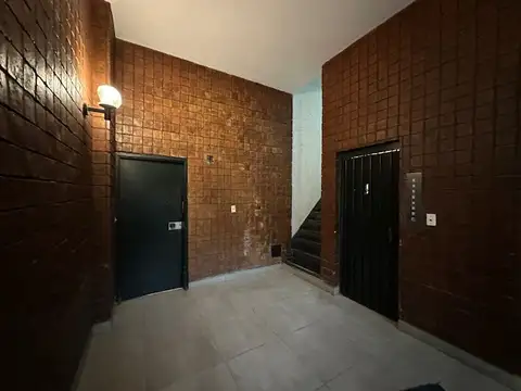 DR. PENNA 700, Piso 2