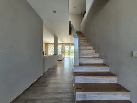 Casa en Alquiler Temporal con 1 cochera