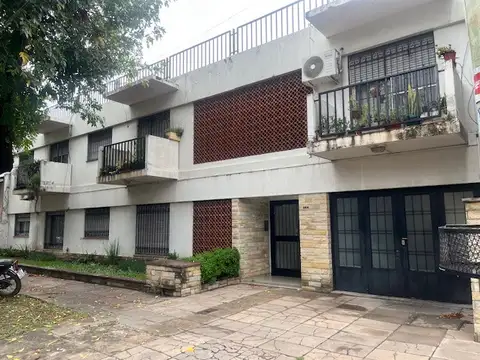 DEPARTAMENTO CON ESPACIO COCHERA