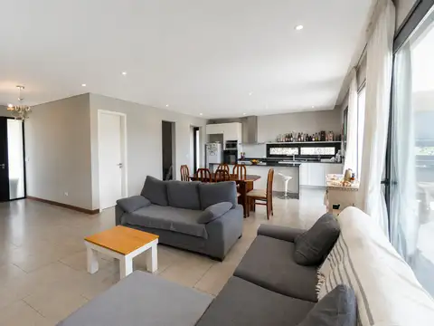 Venta Casa 4 Ambientes con Pileta en Haras Santa María Escobar