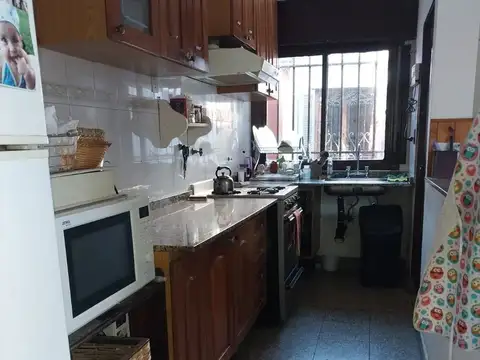 Casa 8 ambientes con 3 baños