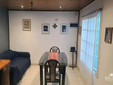 CASA EN BERISSO CALLE 174 ENTRE 35 Y 36  . PROPIEDAD IDEAL PARA PRIMER VIVIENDA O INVERSION. ZONA TR