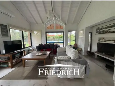 Casa en Venta con 6 cocheras