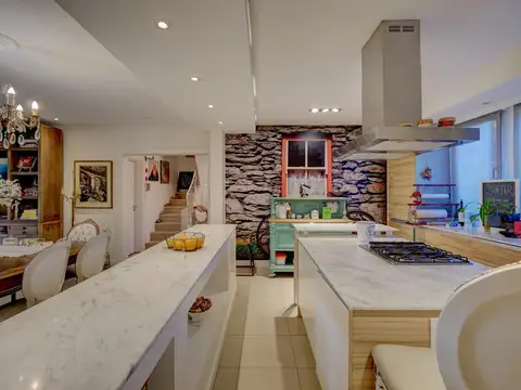 CASA AL LAGO EN BARRIO LOS SAUCES